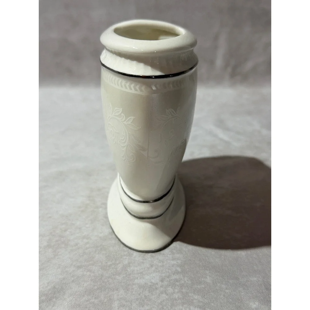 Hotel Collection Porcelain Bathroom Vanity Toothbrush‎ Holder Embossed Silver